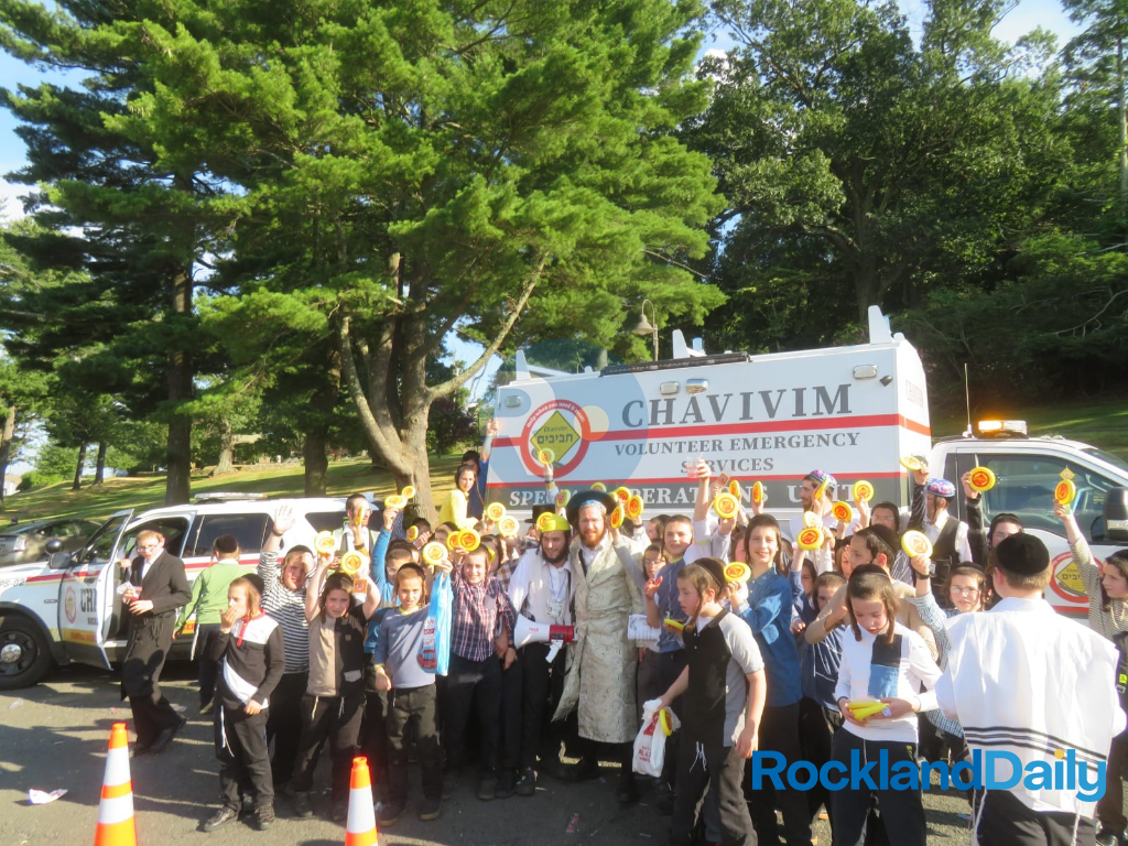Rockland Chavivim volunteers with Skver of Monsey campers at a fleet and safety event